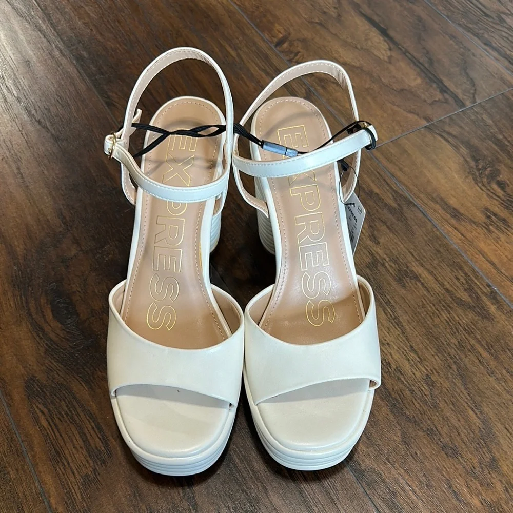 New Express Women's Elegant Cream Tan Distressed Platform Open Toe Sandals